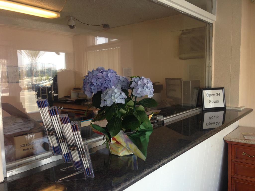 Americas Best Value Inn - Downtown Oakland/Lake Merritt Extérieur photo